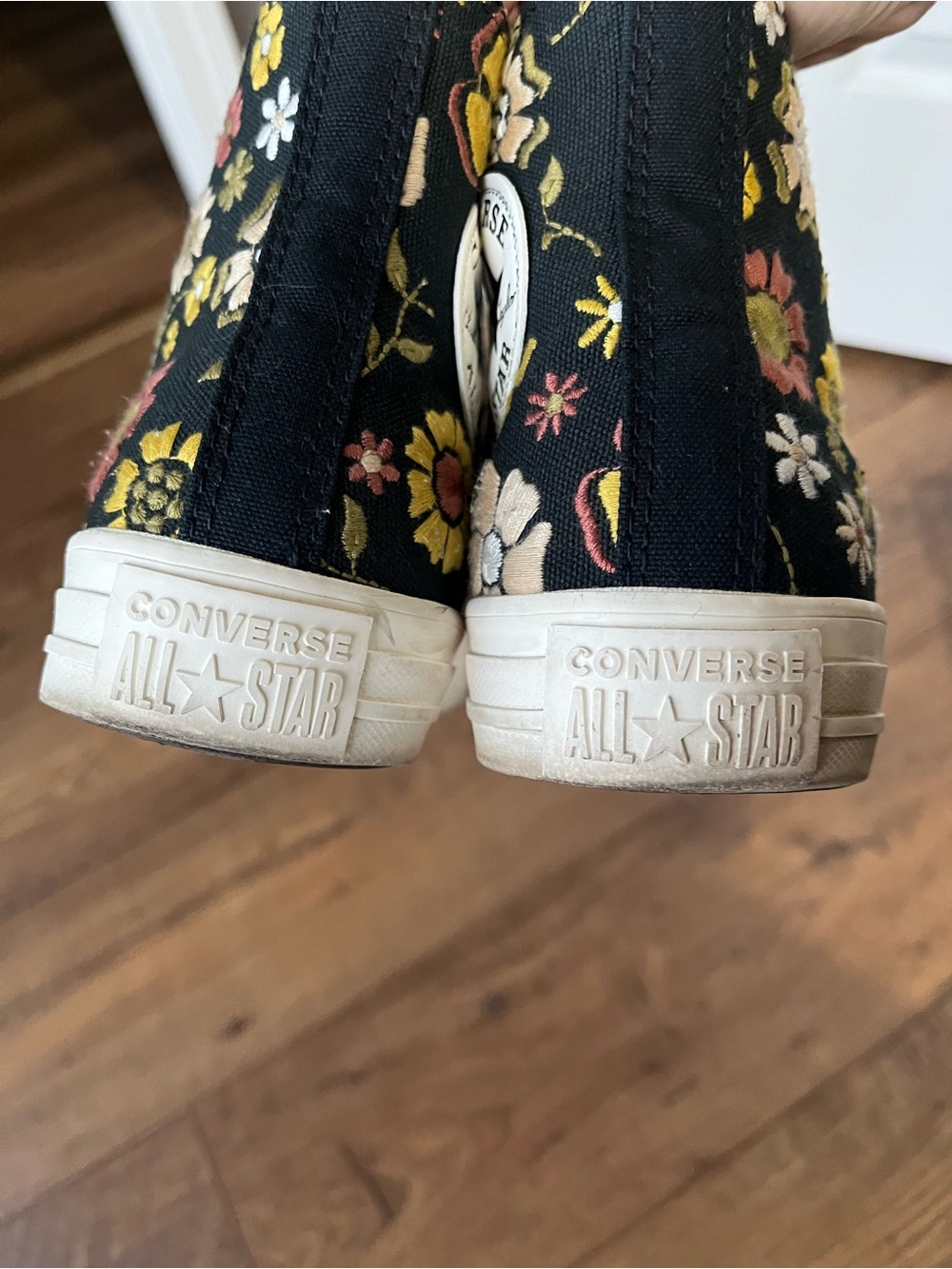 Converse Chuck Taylor All Star Retro Flowers Embroidered - Women’s 7/ Men’s 5 - Picture 13 of 16
